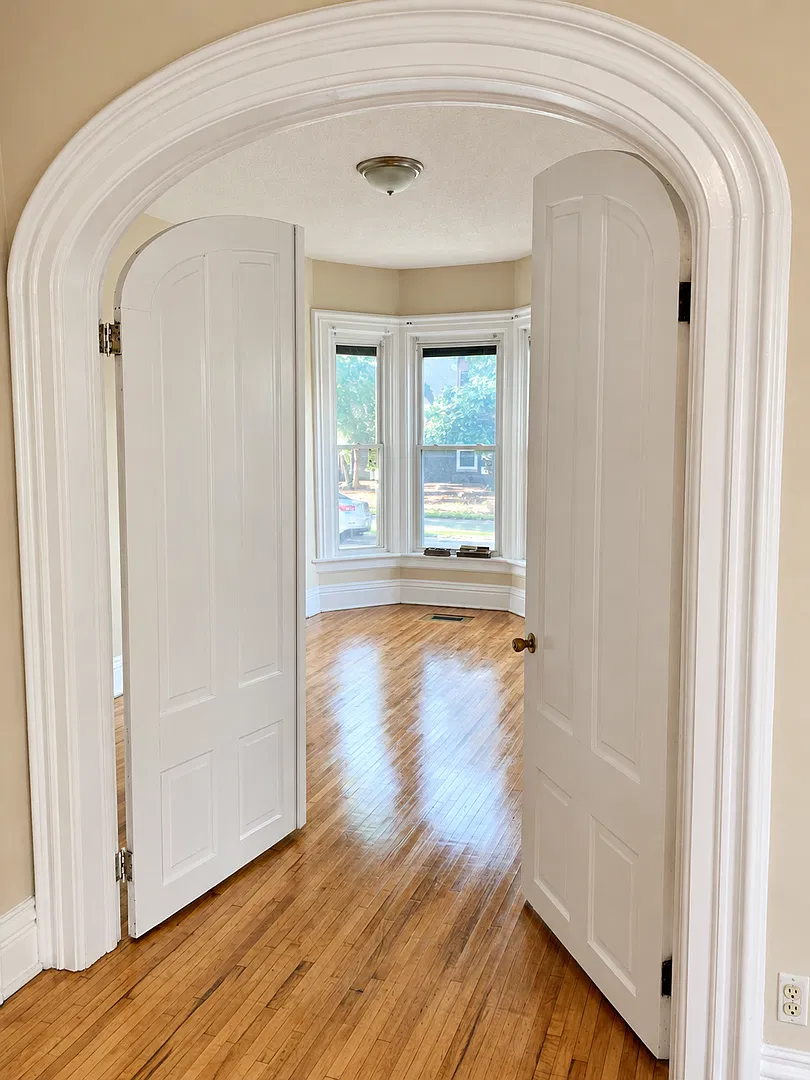 2100 Elliot Ave S — Photo 1