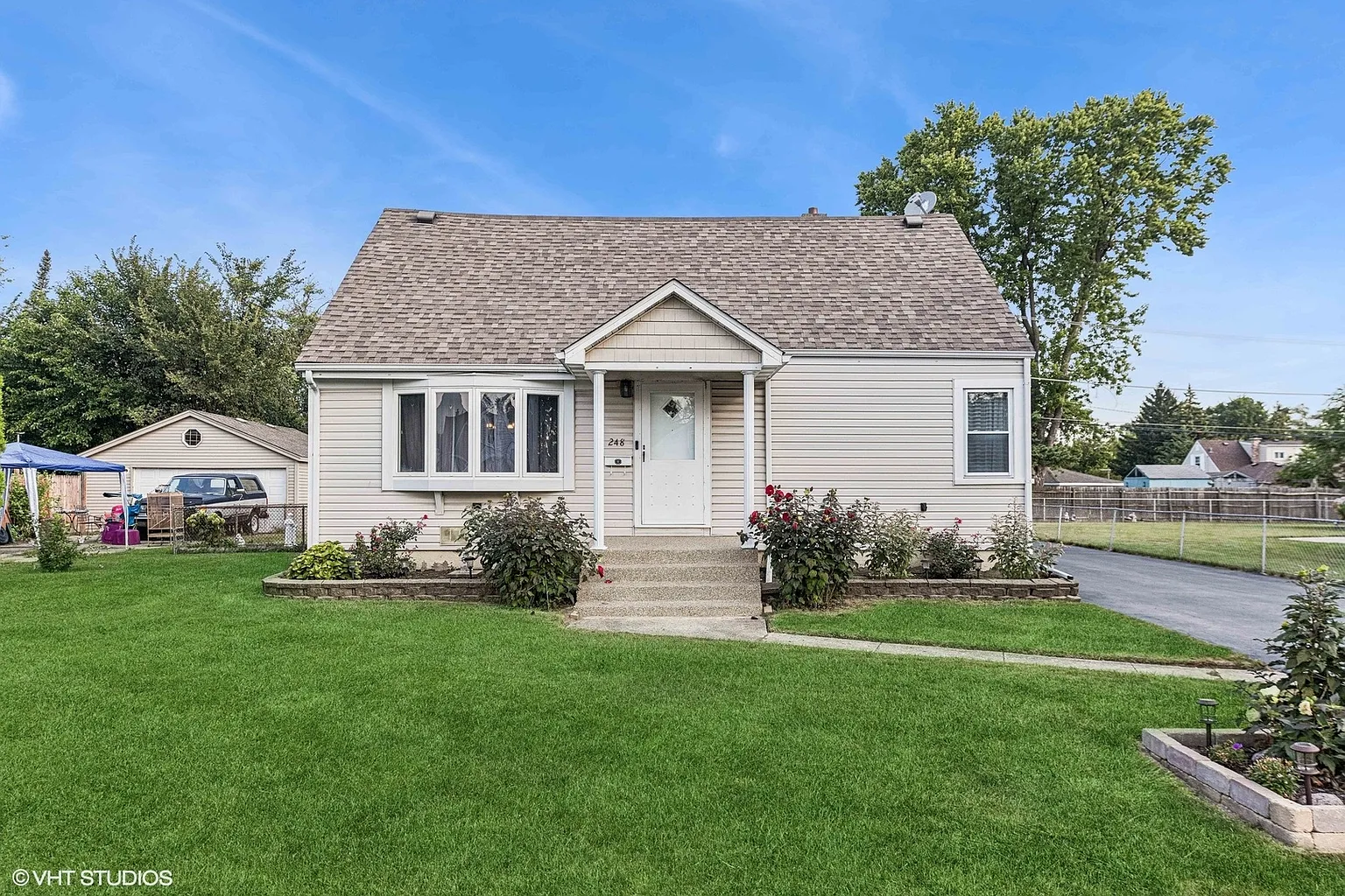 248 Macarthur Dr photo 1