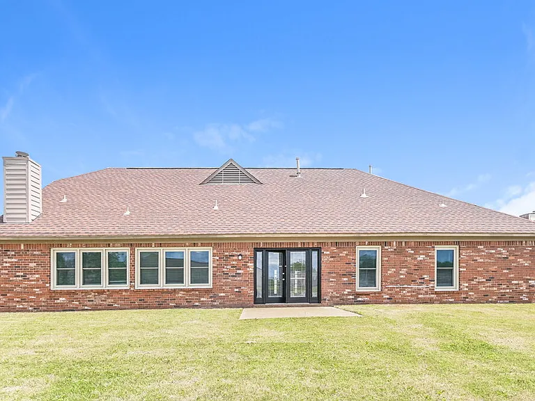 4463 Whispering Bend Dr — Photo 16