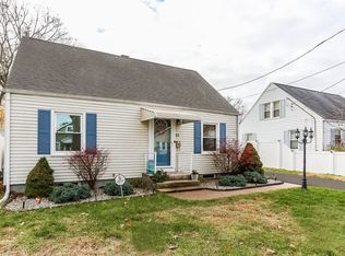 23 Campechi St, Springfield, MA 01104