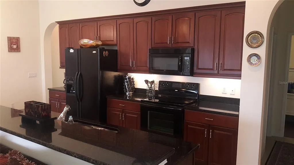 3 bed, 2.0 bath, 1756 sqft, $4,995 — Photo 4