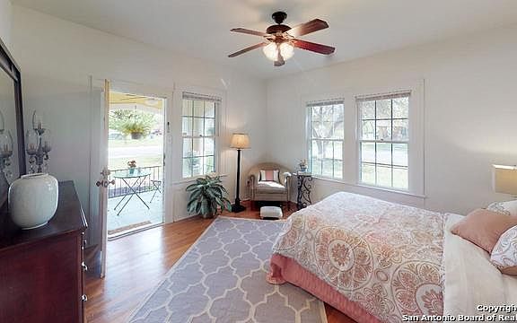 3rd image of 1903 W Gramercy Pl