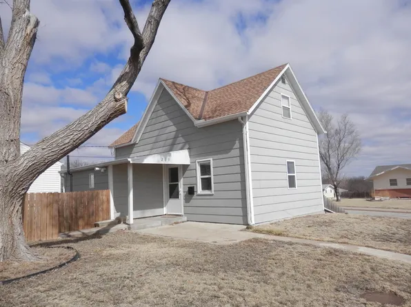 209 E 5th St, Ellis, KS 67637