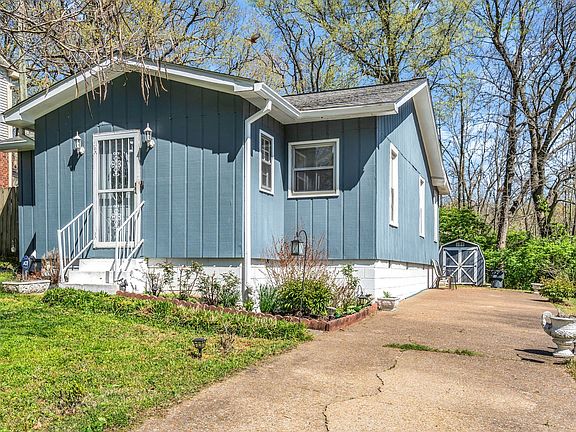 3rd image of 224 Whitney Park Dr