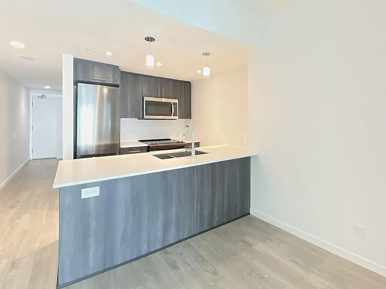 2975 Oak St #205 — Photo 3