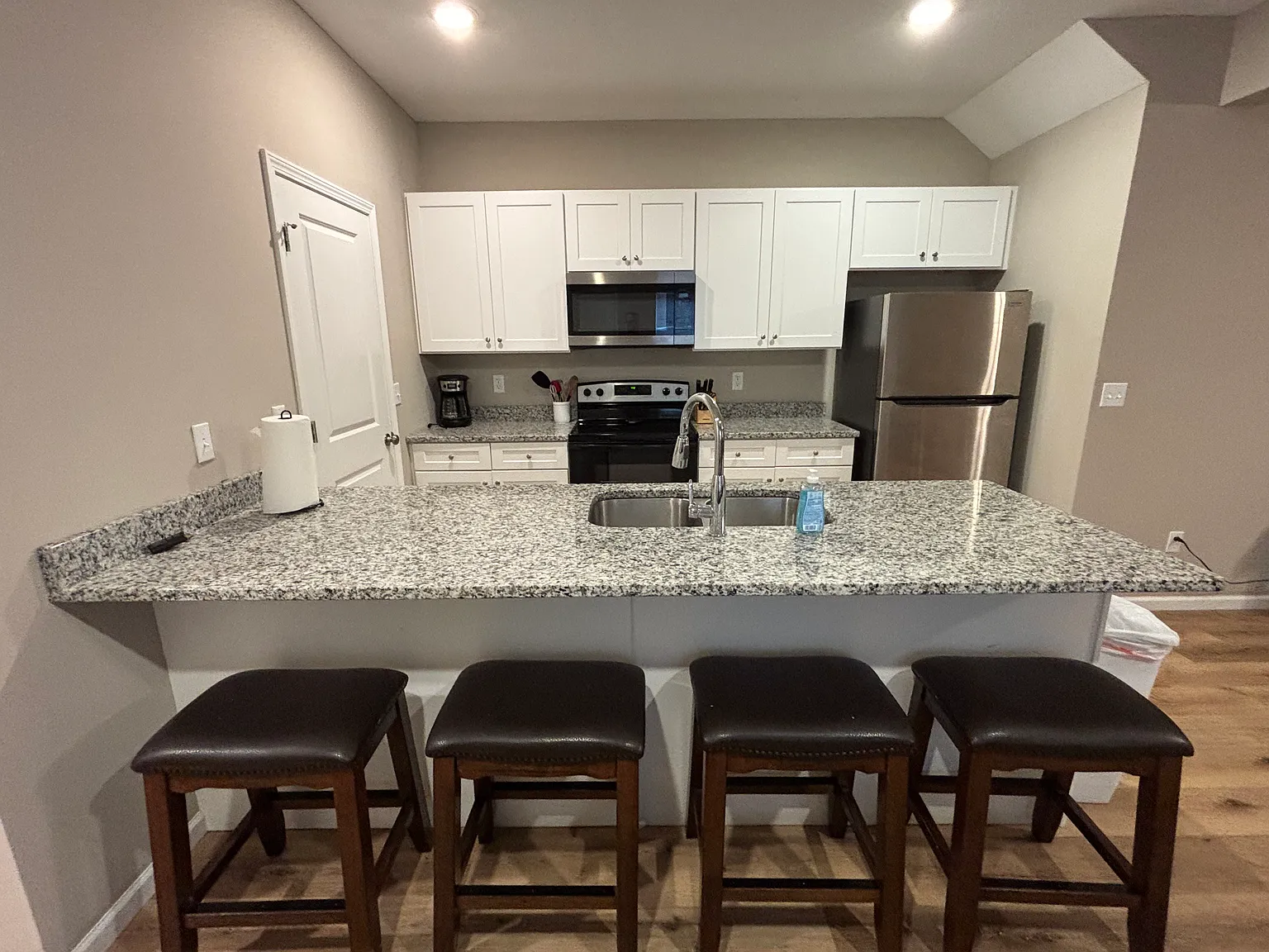 305 Sanford Ave — Photo 1