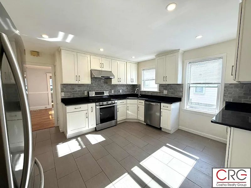 2 bed, 1200 sqft, $3,000 — Photo 4