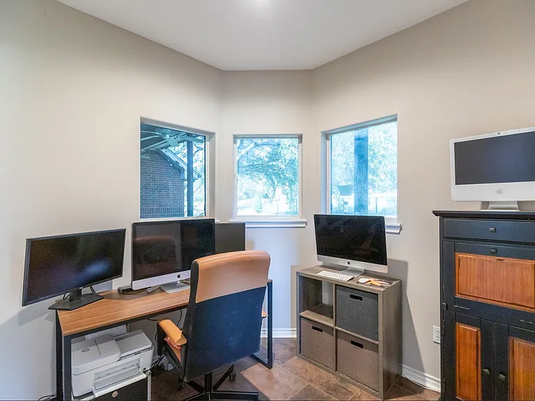 364 Alexandra Dr — Photo 6