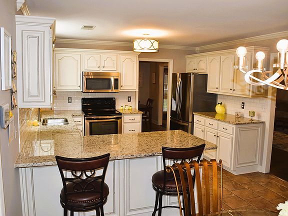 3rd image of 309 Kingston Dr
