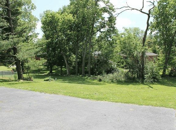 3rd image of 7708 Sunbury Ln