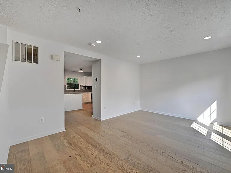 7836 Foxfarm Ln — Photo 7