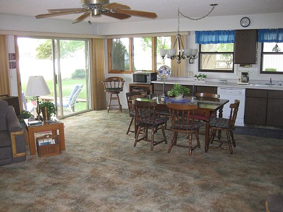 Eating Area w/slider to deck