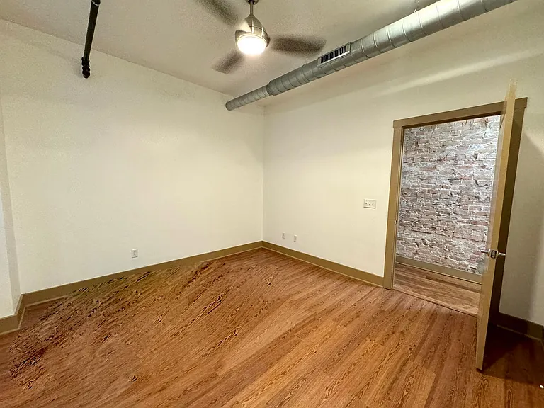 641 Walnut St Apartments — Photo 27