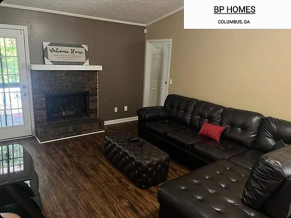 Living room area with gas fireplace