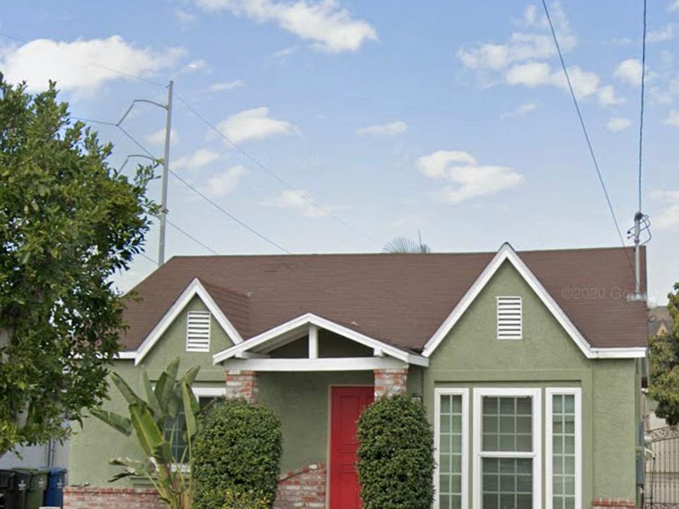 1st image of 637 Nectarine St