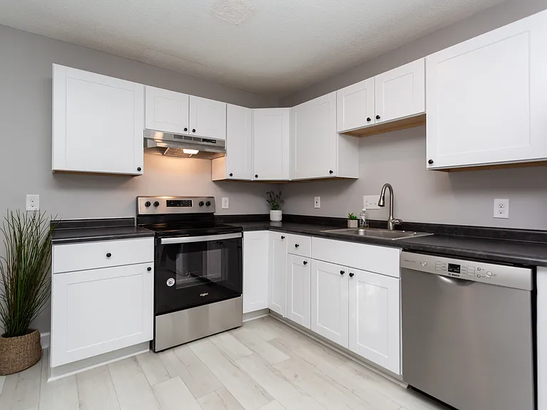 718 Holloway St #B — Photo 2
