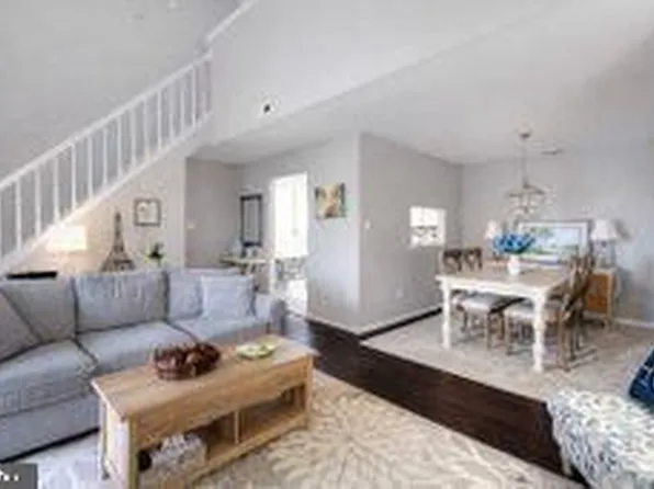 2102 Tanglewood Ct, Sewell, NJ 08080