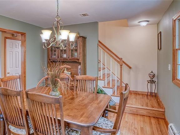 3rd image of 8 Roberts Drive