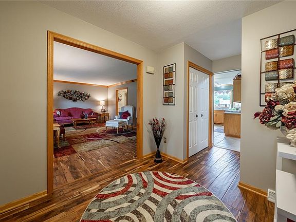 5th image of 4965 Suzette Ave NW