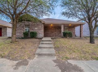 1921 Cross Oaks Dr, Lancaster, TX 75146