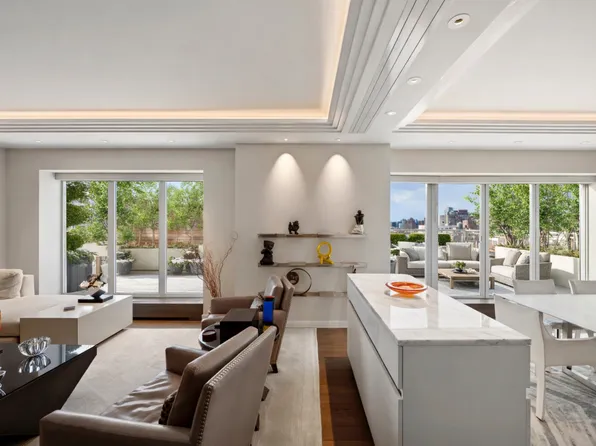 2 Fifth Avenue image 1 of 19