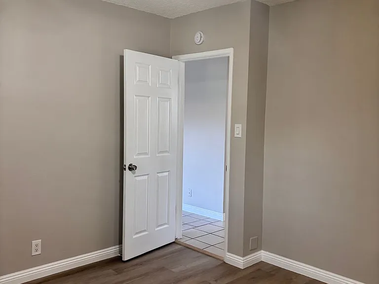 Renovated 2 Bedroom 1 Bathroom — Photo 9