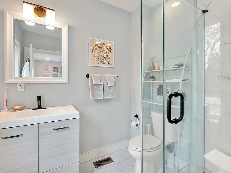 Bedroom 2 - en-suite Bathroom