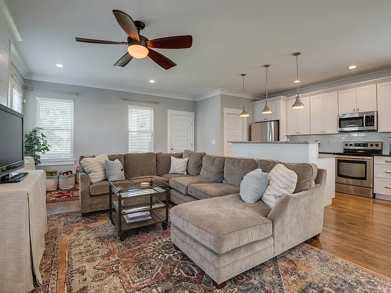508 Morton Ave — Photo 17