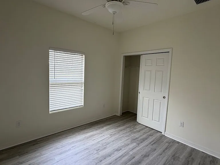 1060 San Cristobal Ave — Photo 23