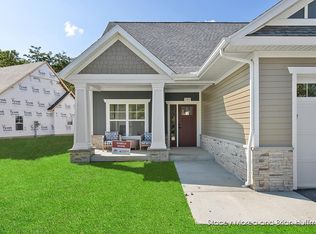 191 Tamarack Ln NE, Rockford, MI 49341