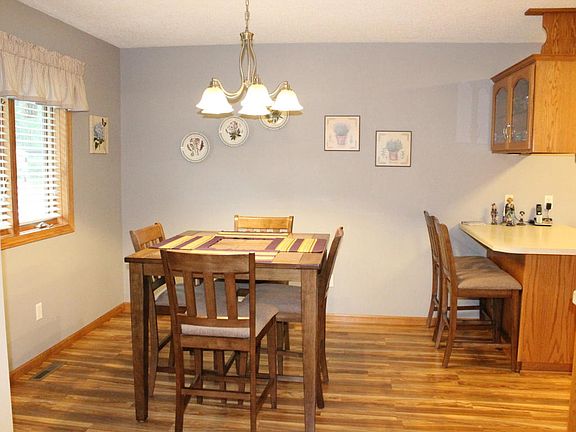 4th image of 405 11th Ave E