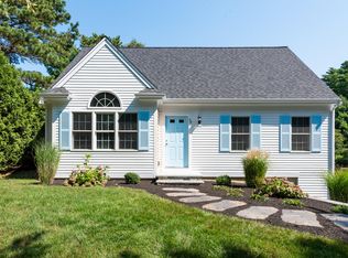 30 Meetinghouse Rd, Mashpee, MA 02649