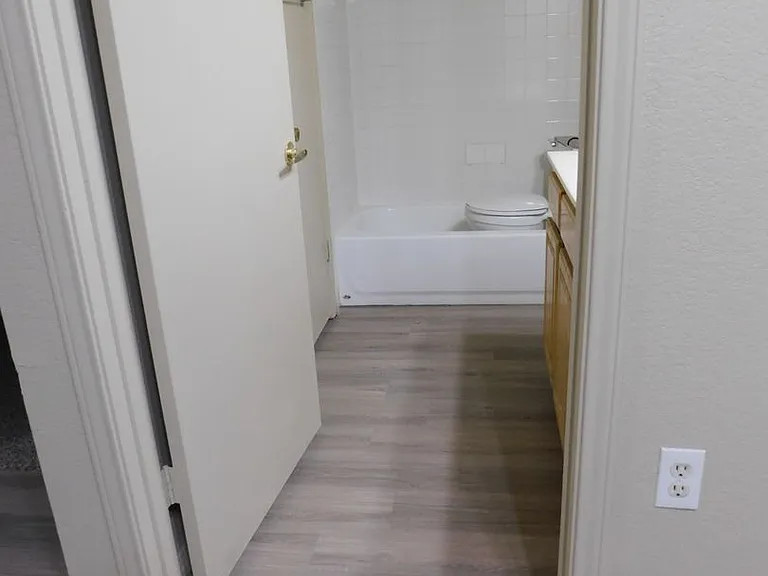 1811 Maple Ave — Photo 12