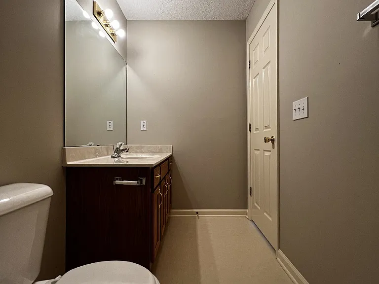 3427 Poplar Hl — Photo 18
