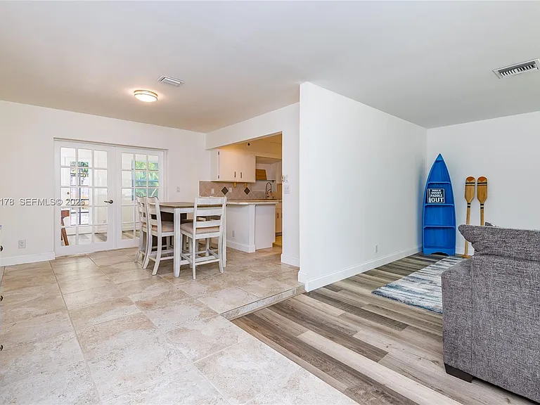 505 Heron Dr — Photo 16