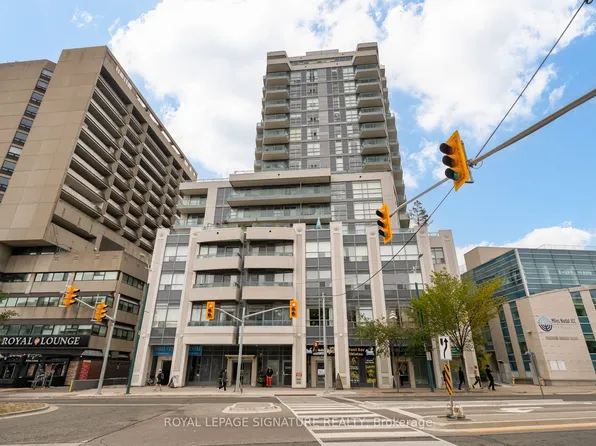 736 Spadina Ave #612, Toronto, ON M5S 2J6