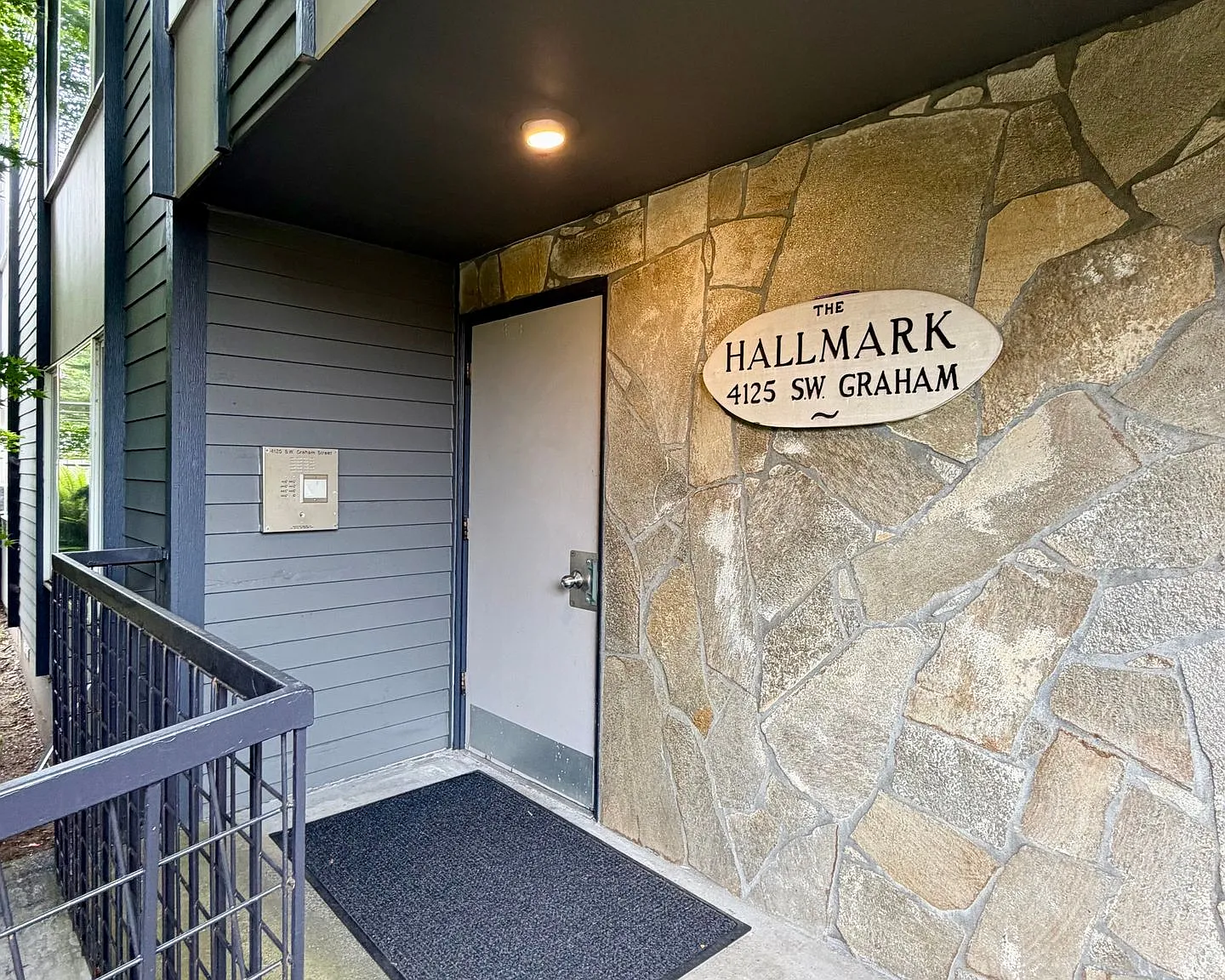 The Hallmark Apartments — Photo 3