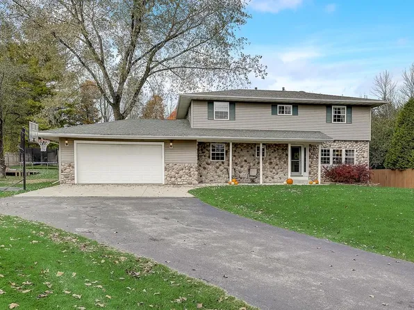 1029 S Main St, Saukville, WI 53080