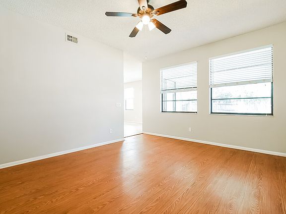 5th image of 1002 Gotwalt Dr