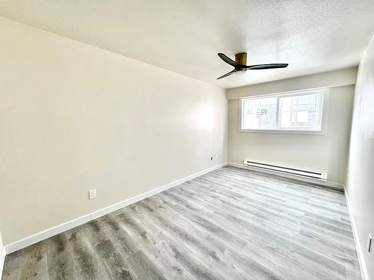 Maverick Apartments — Photo 25