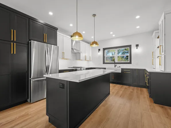 5707 Apple Valley Rd, Williamsburg, MI 49690