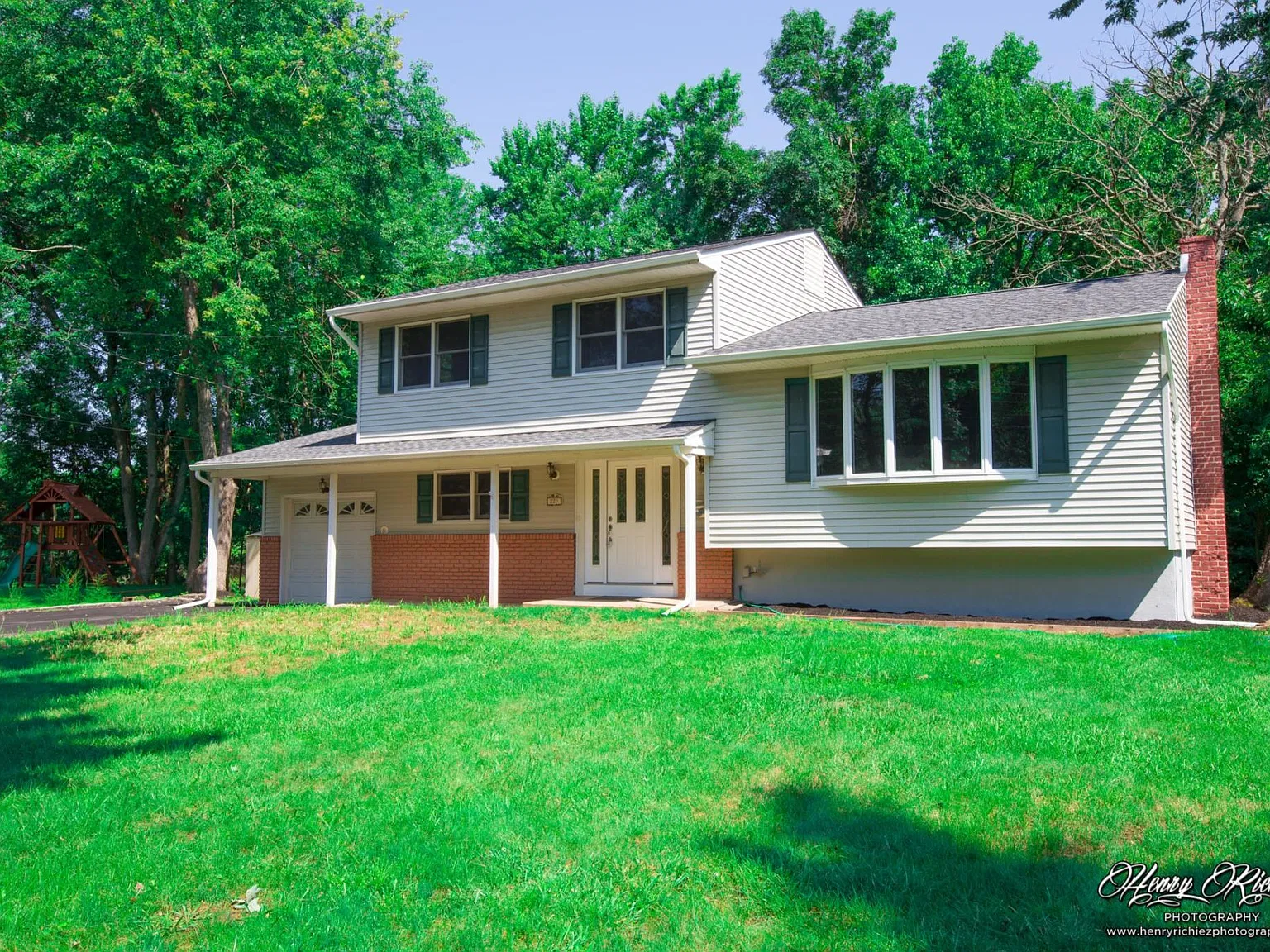 223 River Bend Rd — Photo 2