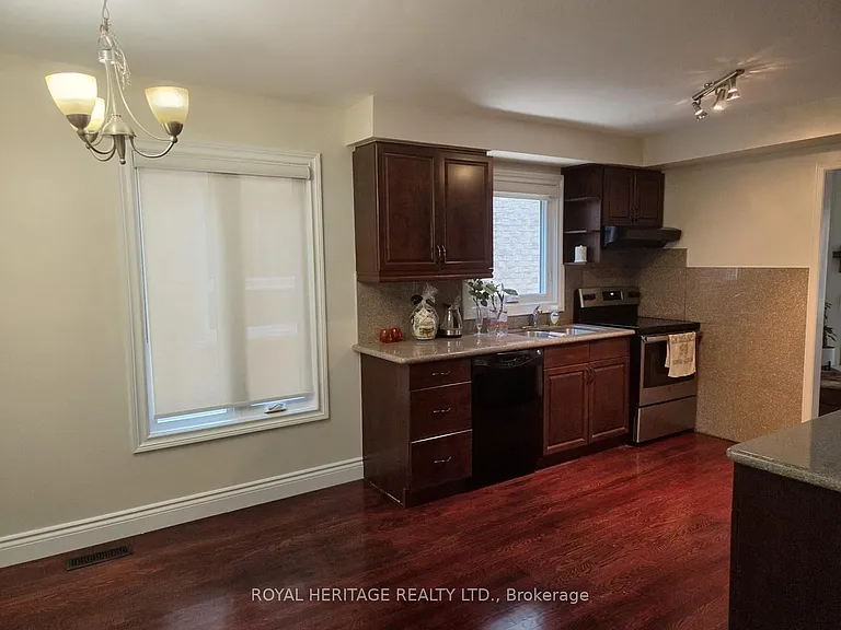 59 Hewitt Cres — Photo 5