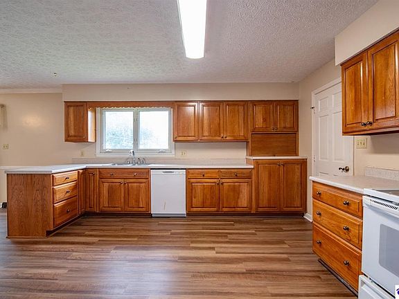 2nd image of 719 Bon Aire Dr
