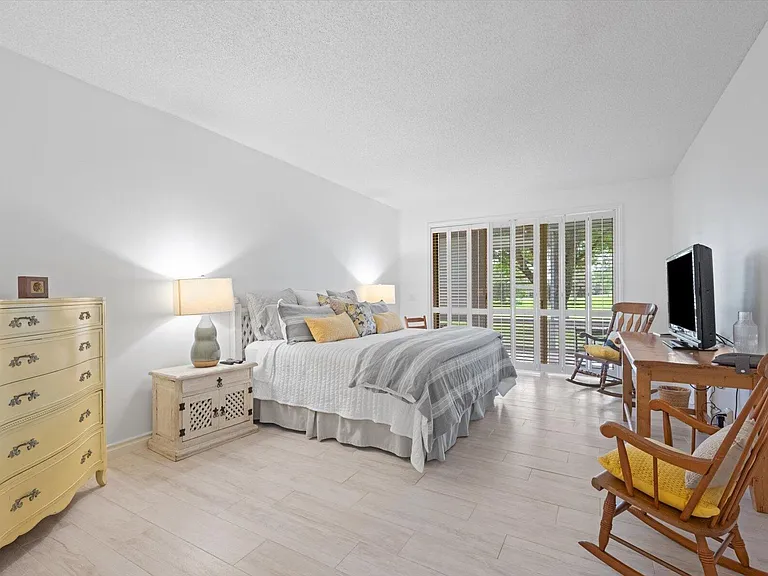 11875 Pebblewood Dr #201 — Photo 23