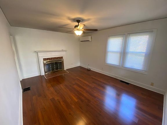 3rd image of 35 Avondale St