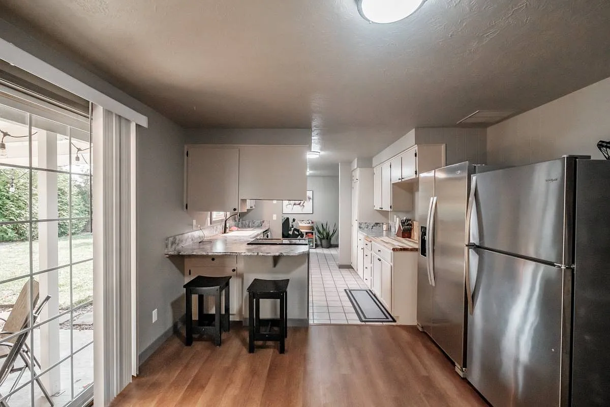 5 bed, 1464 sqft, $676 — Photo 3