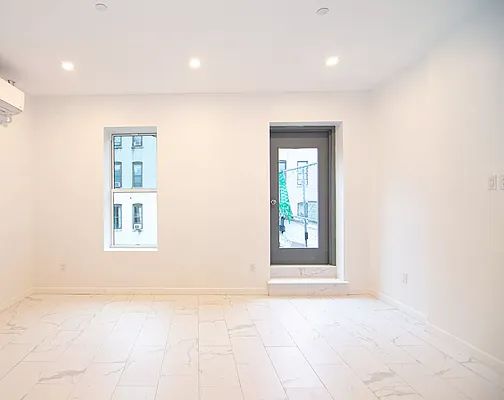 Rented by REAL New York | media 12