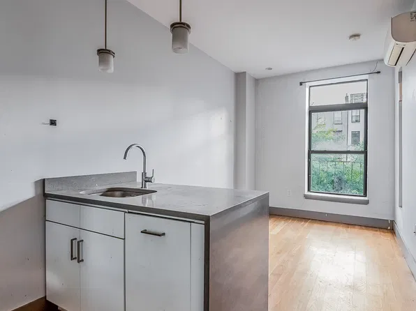 1000 Fulton Street image 1 of 7