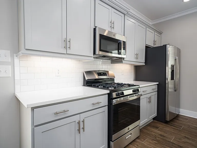 1524 Cottage Grv — Photo 5